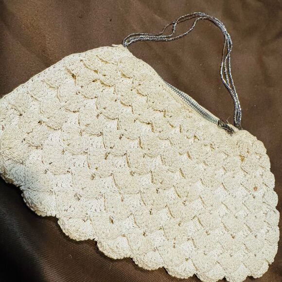 Cream Vintage Textured Wristlet with Silver Chain - Picture 1 of 5